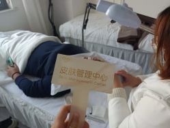 点击看大图 -凡碧诗毛孔收细