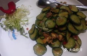 Pickled Cucumber Stir-Fried with Clam Meat