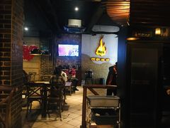 大堂-何师烧烤·香辣蟹·川菜·30年老品牌(太古里旗舰店)