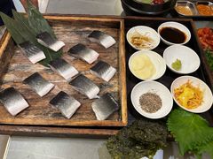 -围炉肉舍•炭烤活鳗•丹东海鲜烤肉(步行街店)