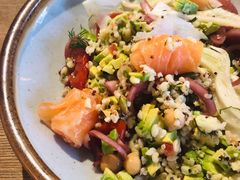 烟熏三文鱼谷物色拉-RAC BAR(安福路店)