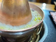 -果松木炭酸菜铜火锅·外婆参鸡汤
