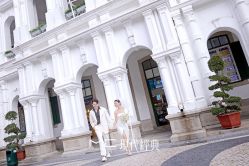 -现代经典婚纱摄影