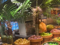 -钱小奴海鲜自助黑金店(杭州滨江龙湖店)