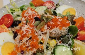Tuna Caviar Salad