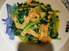 蛋皮炒鸡毛菜-小菜园新徽菜(扬州华润万象汇店)