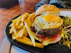 钟山牛肉汉堡-苏宁钟山国际高尔夫酒店大堂酒廊