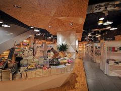 -新华里咖啡书吧(新华书店小寨店)