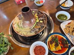 -岳记兴隆·青城腊排铜火锅(融创店)
