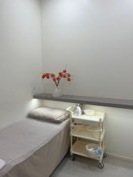-苗方清颜专业祛痘·皮肤管理
