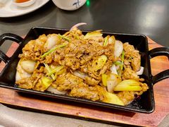 铁板葱爆羊肉-东莱馋房(陆家嘴店)