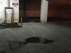 场地-沃尔玛购物广场-停车场