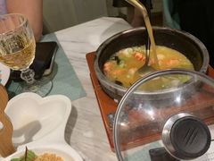 招牌小龙虾红汤泡饭-蜜桃花开·中西融合菜E&W(南长街店)