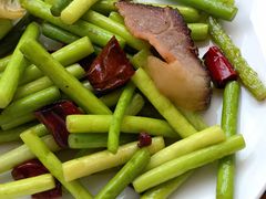 蒜苔炒腊肉-凯菲厅海鲜姿造·海鲜自助·帝王蟹·龙虾(成都群光君悦酒店)