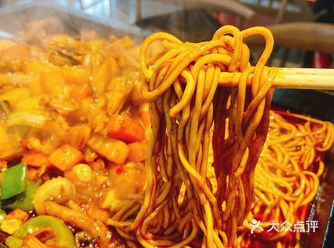 「蛙蛙哒炭烧牛蛙(光谷青年汇店)」地址在武汉传媒学院
