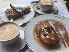 -Majestic Café