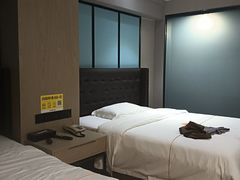 -朗逸酒店(广州塔赤岗地铁站店)