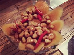 醋泡花生佐萝卜条-胡桃里音乐酒馆(星湖北一里店)
