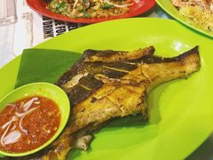 -明记烧鱼美味店