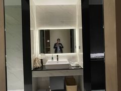 -上海虹桥中心爱琴海亚朵S酒店