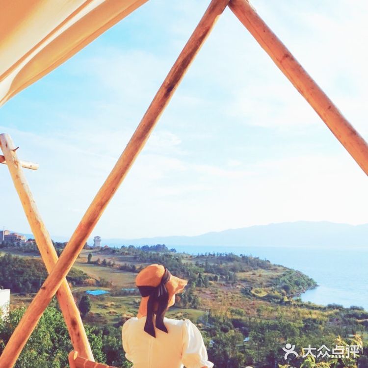 ANNA探店|抚仙湖圣托里尼MU咖啡