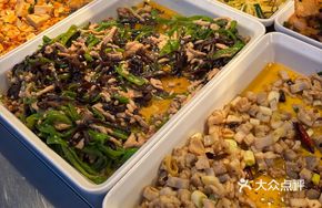 Bell Pepper and Wood Ear Mushroom Stir-Fried with Meat