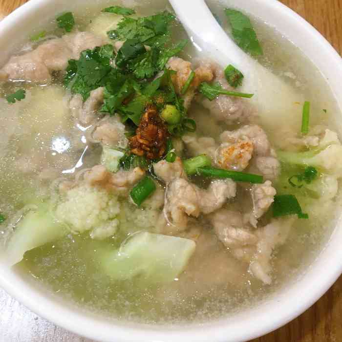 非常好吃特别是炝肉汤和蛋炒饭不过环境真的不行