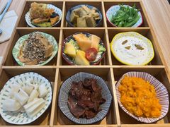 九宫格（盲盒）-轻蔬不用等·素食(江苏路店)