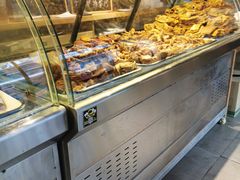 面包甜点陈列柜-聚合鑫东北熏酱熟食麻辣面(长阳店)