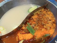 -东巴婆婆云南鱼豆花火锅(大东门店)