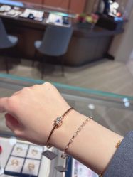 -周生生Chow Sang Sang(先天下店)