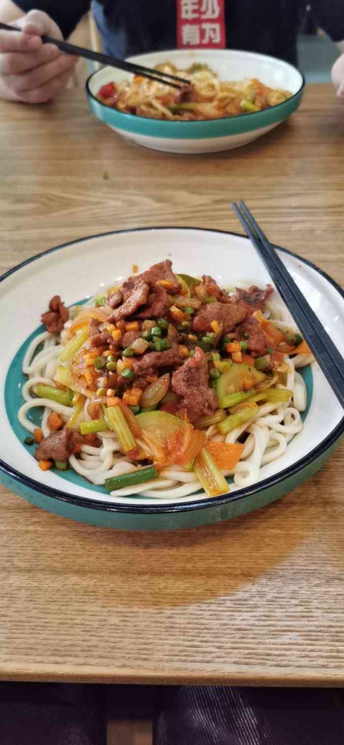大漠烤肉拌面(万江店)-"[薄荷]环境:新店,一切都觉着挺干净的 .