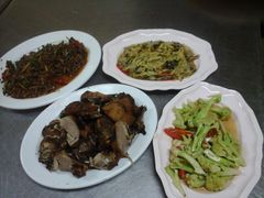 香酥鸭，&nbsp;炒白花菜，&nbsp;土豆丝炒酸菜-云南餐厅