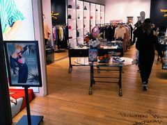 -Vivienne Westwood(上海来福士广场店)
