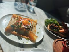 烟熏三文鱼荷风方蛋饼早午餐-The Rug Cafe(王府中环店)