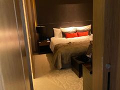 -上海滴水湖皇冠假日酒店