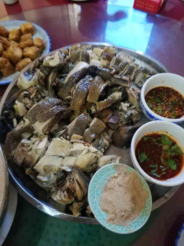 武定壮鸡(鹿城东路店)-"武定壮鸡,招牌就是凉鸡,非常香!所以吃了.