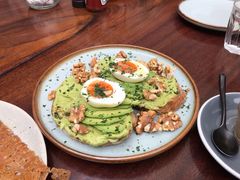 牛油果沙拉-RAC BAR(安福路店)