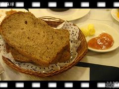 俄罗斯面包-露西亚咖啡西餐厅(哈尔滨俄侨纪念馆店)