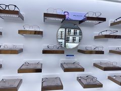 -翰佐蔡司小乐圆·依视路星趣控·暴龙眼镜折扣店