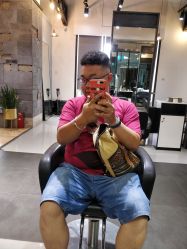 -FRIDAY星期五专业美发沙龙