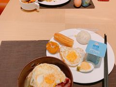 -苏州汇融广场假日酒店