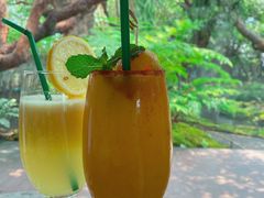 -Chom Cafe and Restaurant