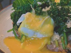 班尼迪克蛋羽衣甘蓝蘑菇吐司-Maxpoint Kitchen 西餐咖啡(乐峰广场店)