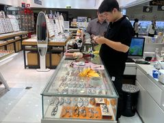-美式眼镜·授权蔡司.依视路.尼康.豪雅.明月(人民广场店)