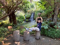 -Chom Cafe and Restaurant