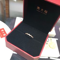 -周大福 CHOW TAI FOOK(新世界百货崇文店)