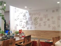 大堂-毛辣果·贵州红酸汤牛肉火锅(西单店)