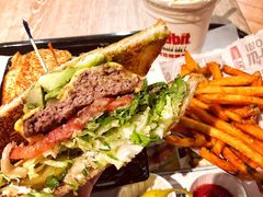 -The Habit Burger Grill 哈比特汉堡(复兴soho店)