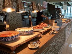 自助取餐区-湖景知味西餐厅•自助餐• 轻食(南京金茂威斯汀大酒店)